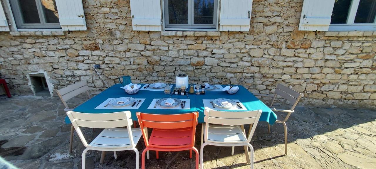 Готель Les Pierres De Cezaire Saint-Cezaire-sur-Siagne Екстер'єр фото