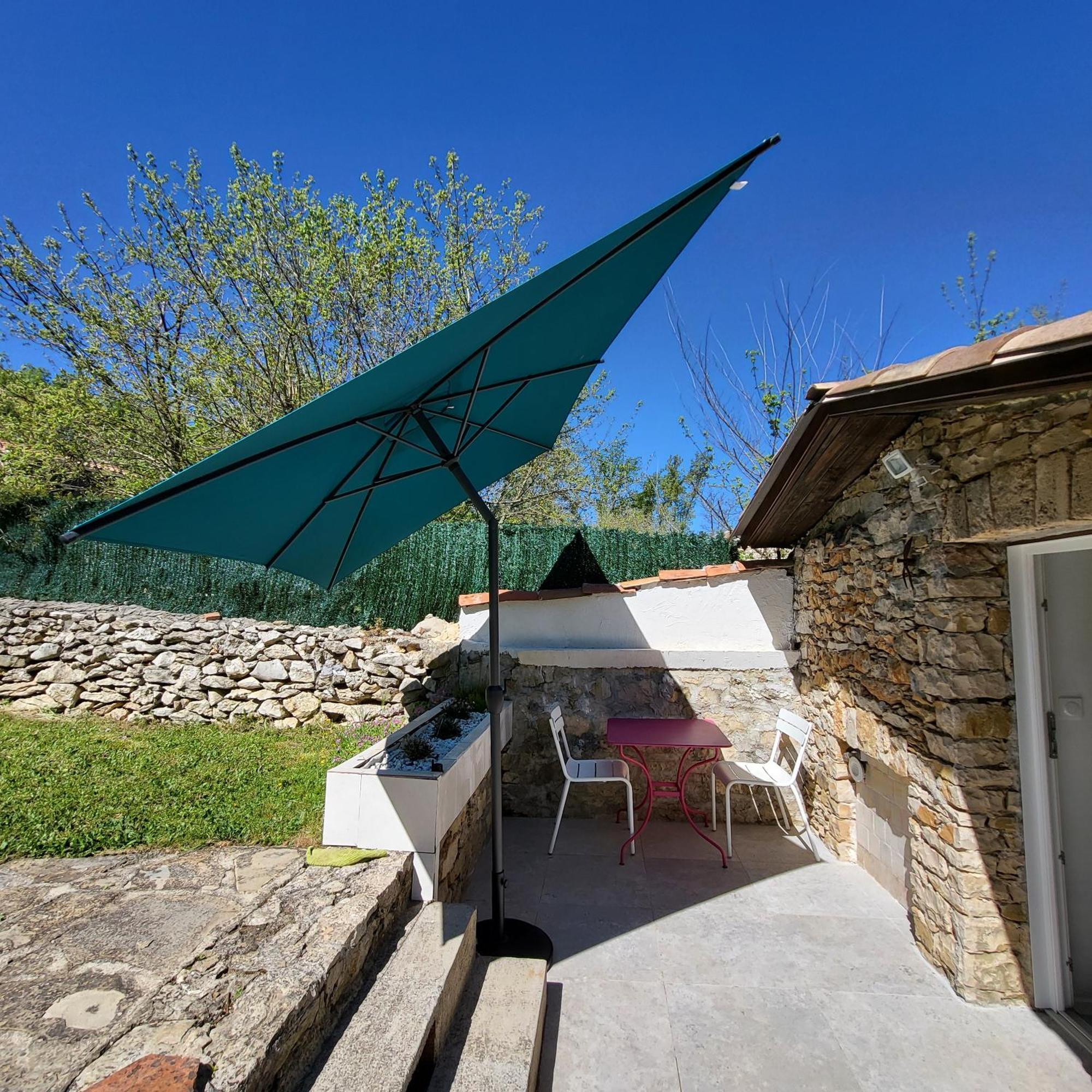 Готель Les Pierres De Cezaire Saint-Cezaire-sur-Siagne Екстер'єр фото